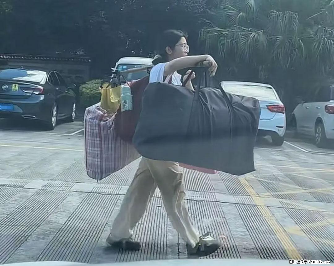 全网追的“扁担女孩”,找了一份暑假工,时薪12元 - 吐鲁番生活资讯 - 吐鲁番28生活网 tlf.28life.com